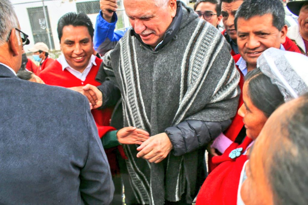 MarceloHCabrera's tweet photo. La conectividad de los moradores de las comunidades asentadas a lo largo de las vías Calpi – Terminal EP Petroecuador y “Y” de Rumipamba – El Arenal mejorará, ya que estos corredores ahora son parte de la Red Vial Estatal.
#EcuadorDeLasOportunidades https://t.co/7fSWgHLBdT