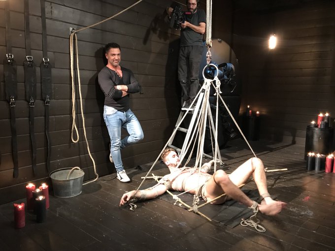 Casting call for Dom and Sub Men, 
DM for shoots in Las Vegas. 
#Fetishmen #Kinkmen https://t.co/ySB