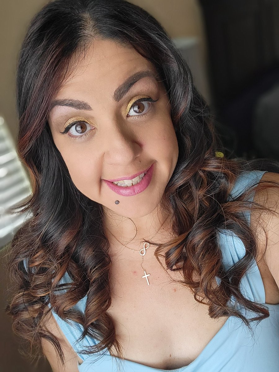 PackersEla's tweet photo. Ready for an early date with the hubby 😊 #FridayDateDay #HappyEla https://t.co/1Fj6gJJnD9
