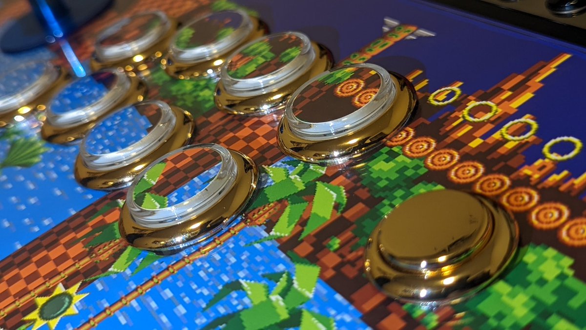 BlueWizard422's tweet image. My 1st #FightStickFriday showcasing my Qanba Q4RAF with a Green Hill Zone motif. Gold rings for the buttons and a blue ball top for Sonic. Shoutout to @focusattack for the parts and artwork!