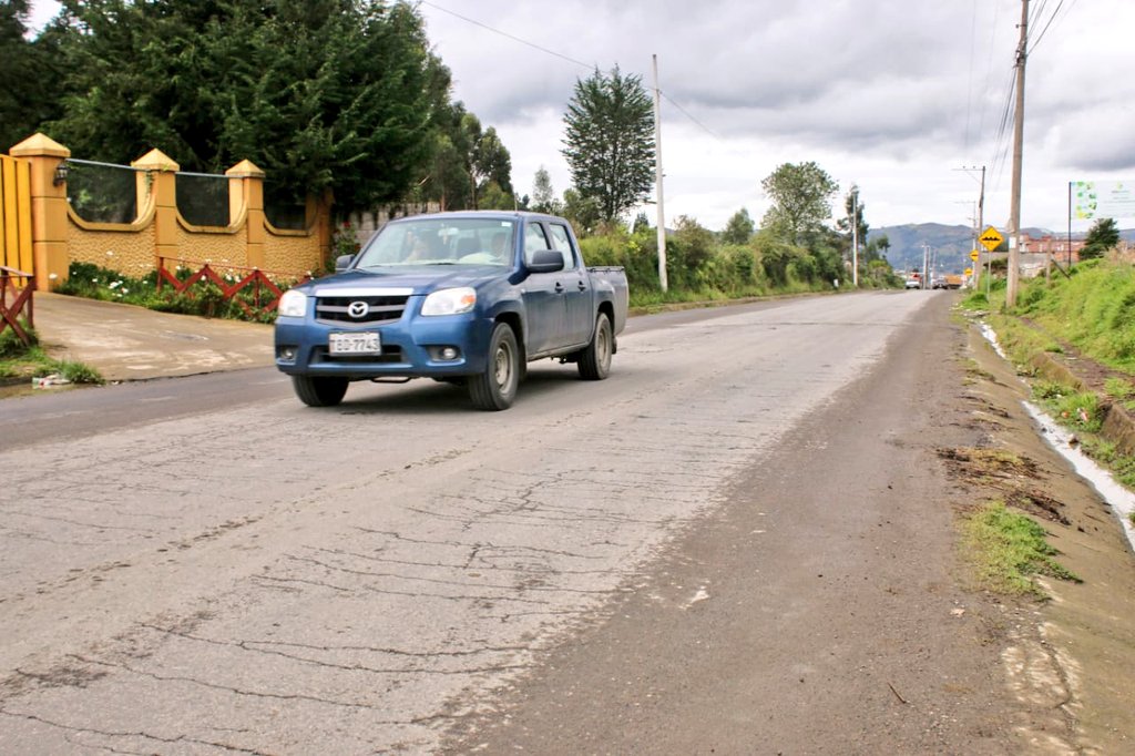 En el #EcuadorDeLasOportunidades fortalecemos producción y turismo a través de la vialidad, la inclusión de estos tramos a @ObrasPublicasEc permitirá planificar su intervención y mejoramiento.🤜🏽🤛🏽