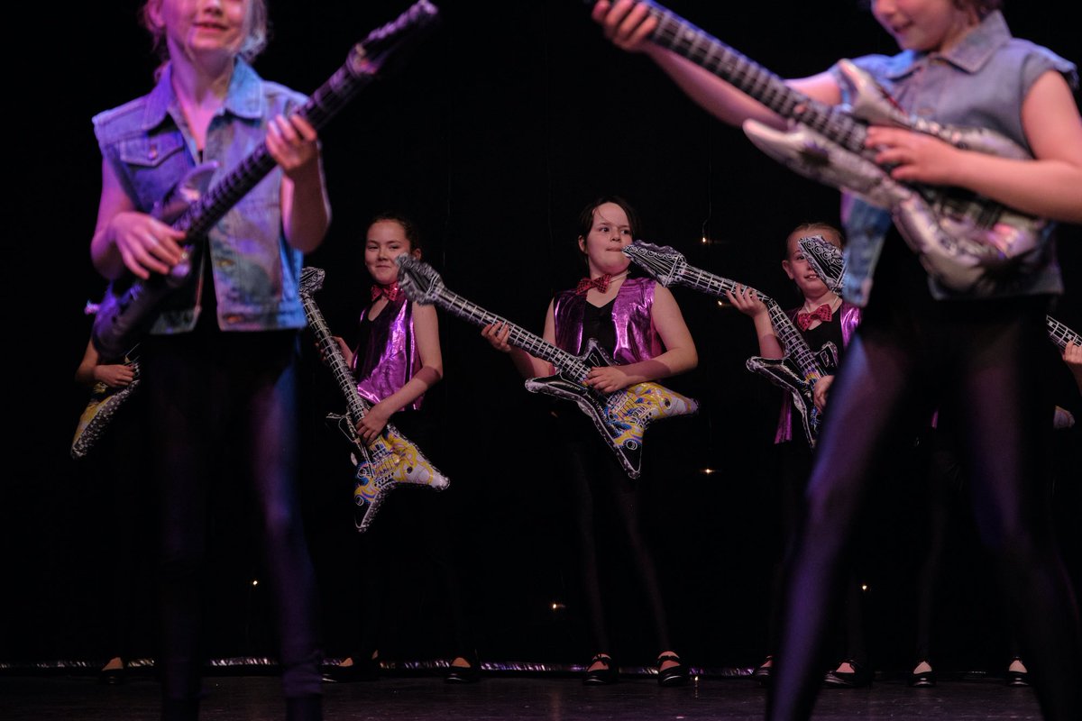 RKABWorks's tweet photo. Guitarists framing guitarists. A shot from the recent Stepz inTime Dance Show. https://t.co/iP3WhESj18