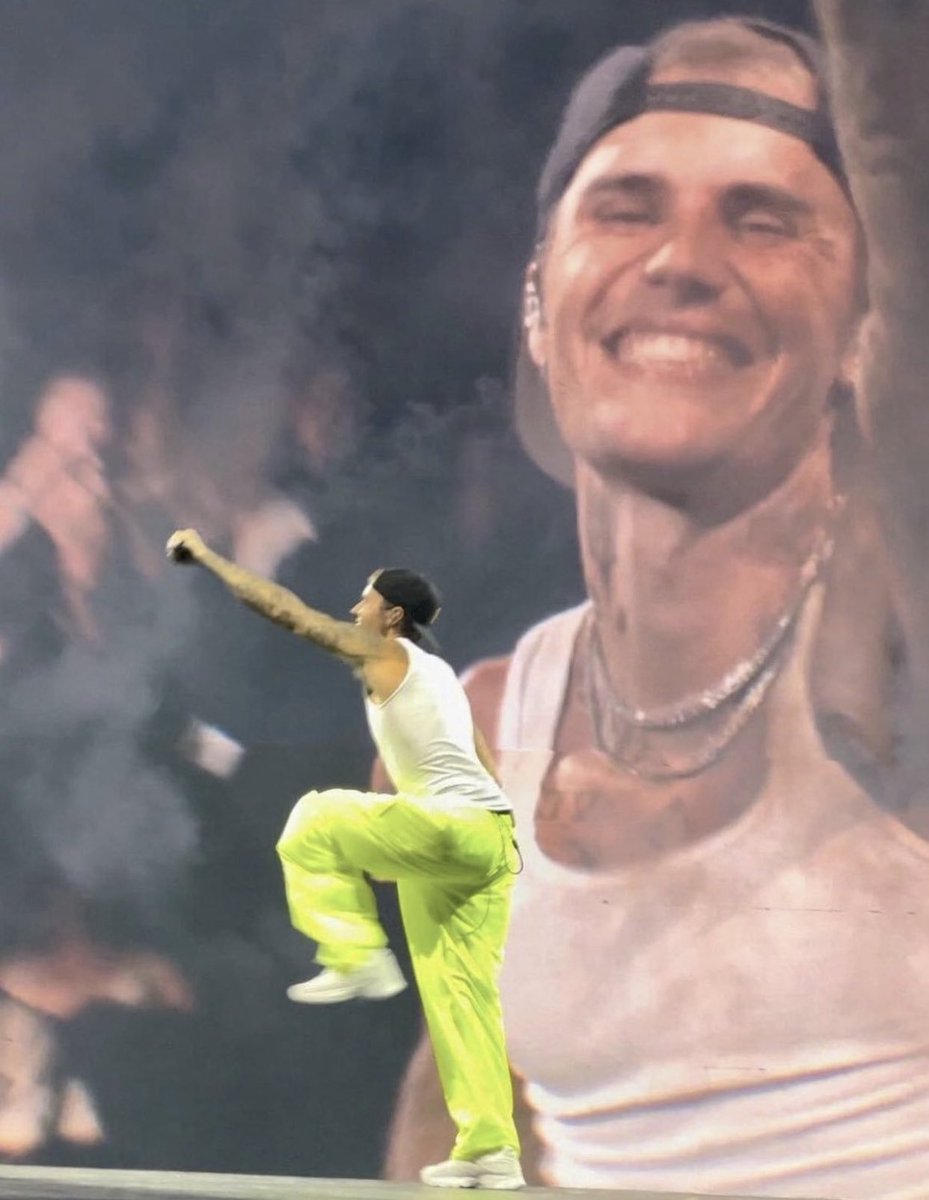 skylrhode's tweet photo. we told you we never left and it’s gonna keep that way @justinbieber 🫶🏻 https://t.co/RpYevd1USz
