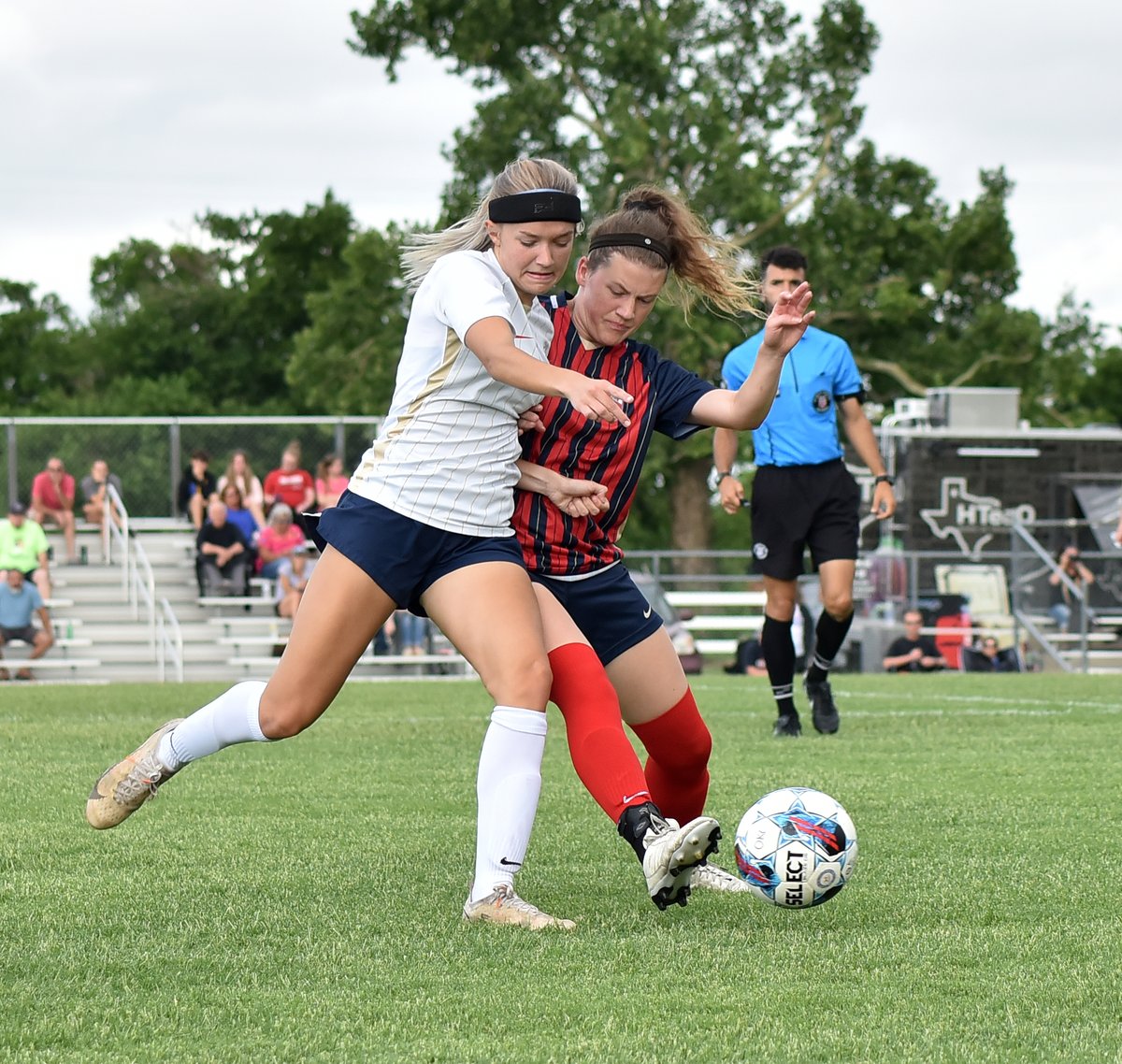 OKCSideFC's tweet image. New game announcements coming up. But first, a few more pictures from the first home win in Side FC-92 OKC history! Aubrey never giving up, Raquel with a pass that would have scored 3 points in basketball, and Kyla smiling her way past defenders as usual! #onside #stayonside