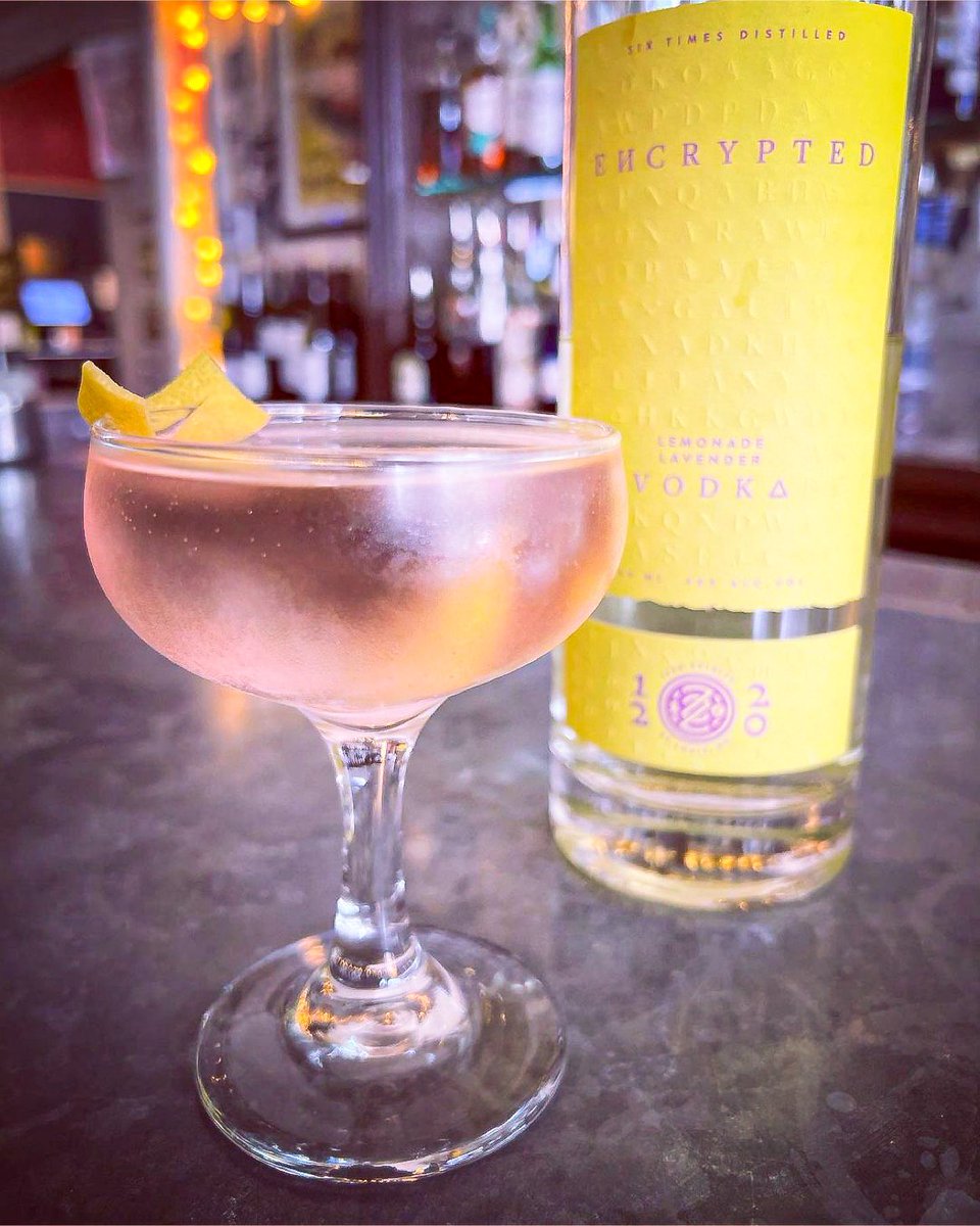 Run for the Rosé 🌸

1220 Lavender Lemon vodka, Yzaguirre rosé vermouth, Carton elderflower liqueur, sparkling wine, twist of lemon. Created by Bar Manager Melinda Cooper 🍋🥂

We are loving the new stuff coming out of @1220spirits!

#runfortherosés #1220spirits #locallove