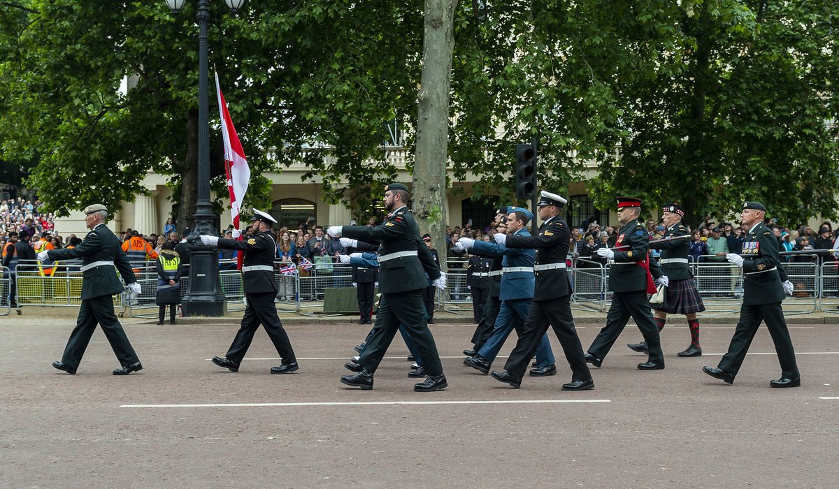 CanadianForces's tweet photo. #BravoZulu to the CAF members who took part in Her Majesty the Queen’s #PlatinumJubilee celebration in London last weekend. Our members had the honour of marching alongside contingents from other commonwealth countries as they made their way toward Buckingham Palace.👑 https://t.co/k9yB2wsRhb