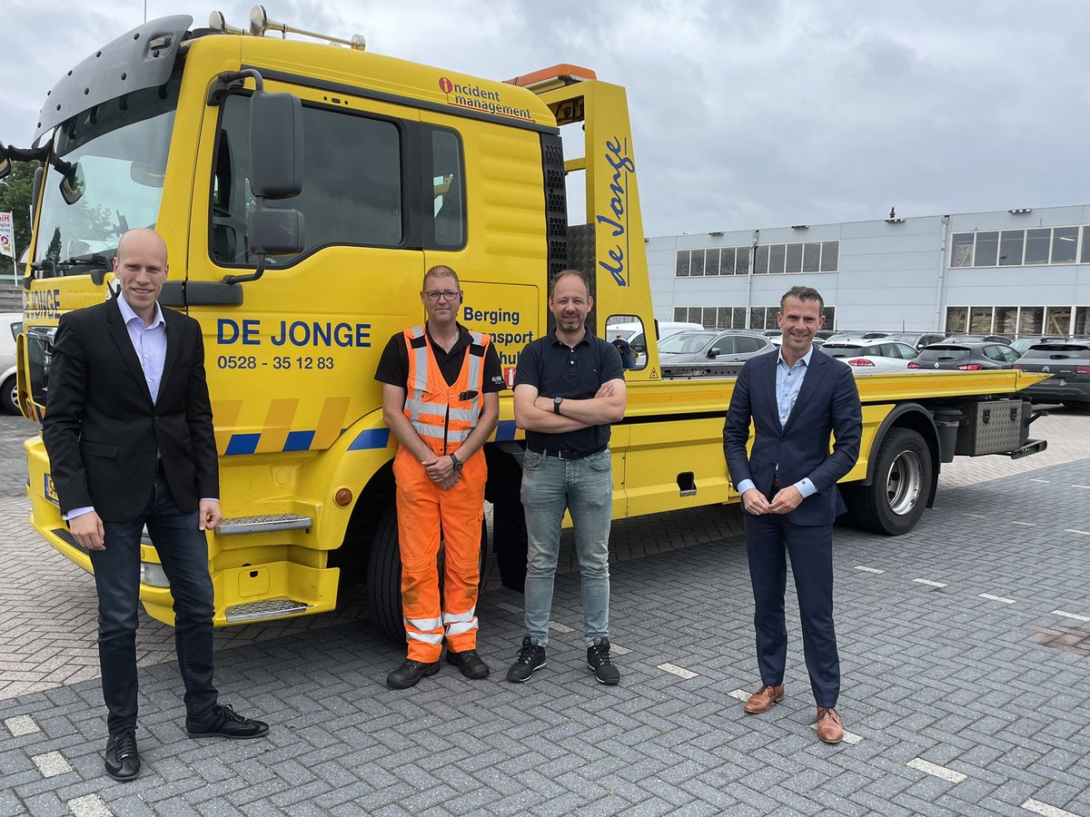 danielkoerhuis's tweet image. NL moet doorrijden en niet te lang achter een ongeluk in de file stilstaan. Goed om vandaag @HenrydeJonge @DeJongeBerging in Hoogeveen te zien hoe autobergers @VBM_Nederland NLers helpt met berging, pechhulp en transport.