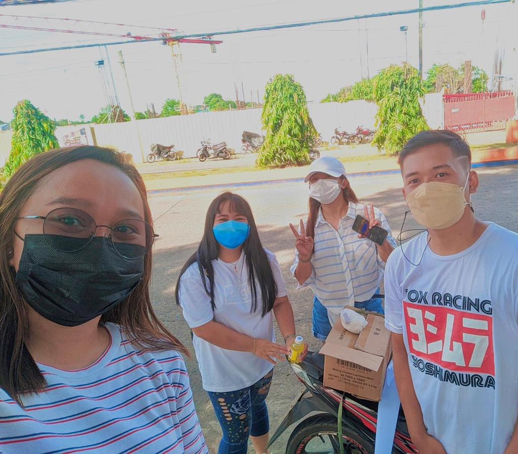 Keyna0124's tweet photo. Another day , another opportunity to do community outreach ❤

Since my NFT friends are going back to there provincies, we decided to conduct one last outreach together 🚀💯

#memeland
@9gagceo @memeland @9gagceo https://t.co/NJ5NJ9YluG