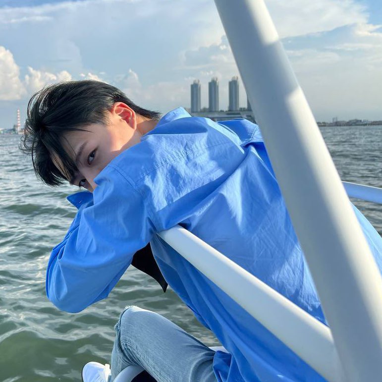 sunsetjeno's tweet image. he’s so boyfriend