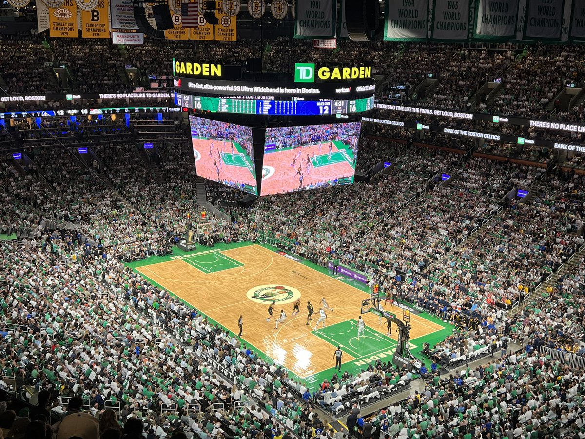 rebbainer's tweet image. Came into Boston to watch the game at a bar and just couldn’t help ourselves! Go #Celtics 💚🍀