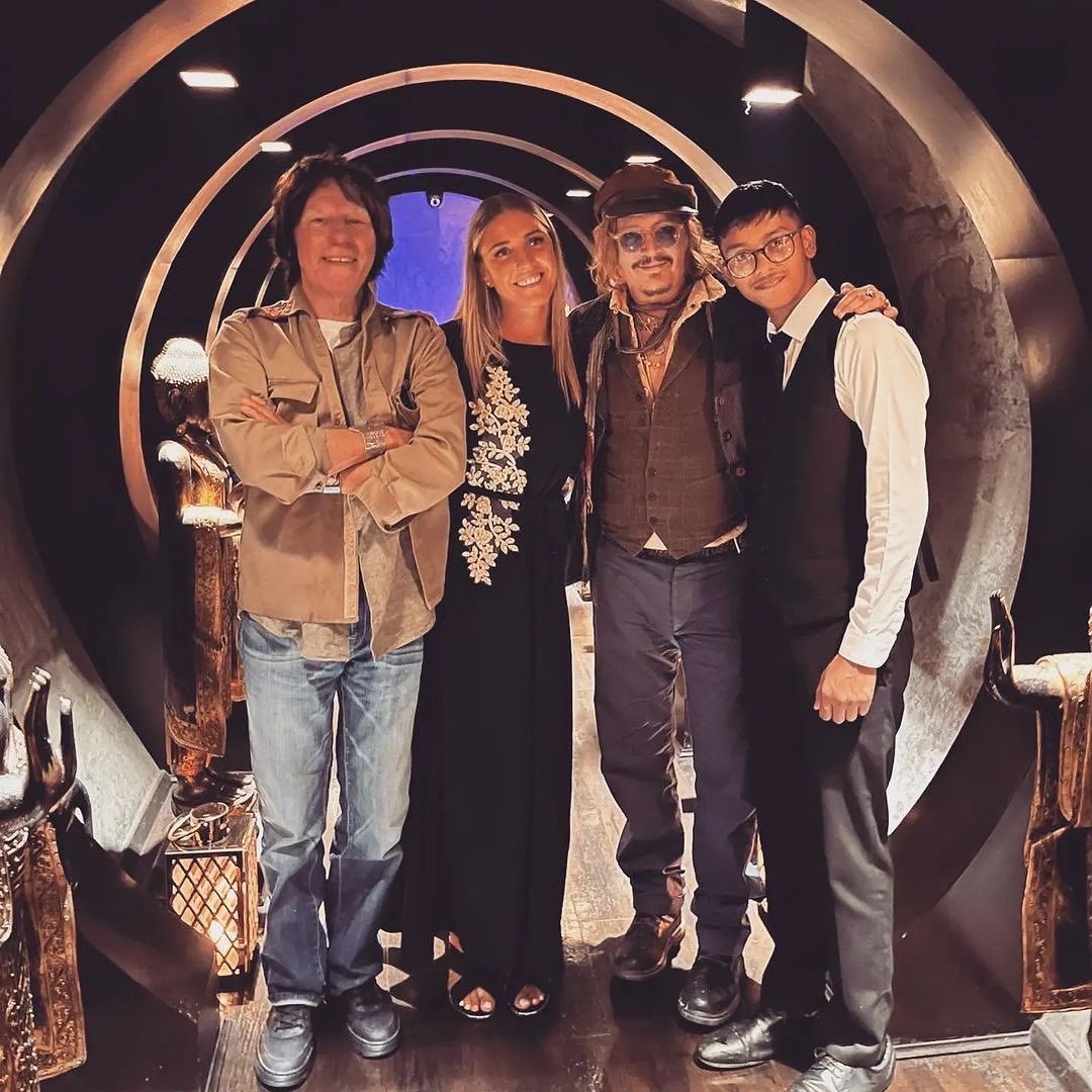 GoaTimesTOI's tweet photo. "#JohnnyDepp was kind and humble; he loved our #tikkas, butter chicken &amp; curries," says #MohammedHussain, owner of #Indian resto in #UK where the actor had a celebratory dinner on #Sunday.
.
.
.
#johnnydeppfc #varanasi #johnnydeppvamberheard #depp #johnnydeppwon #birmingham https://t.co/yPxUtwGHzd