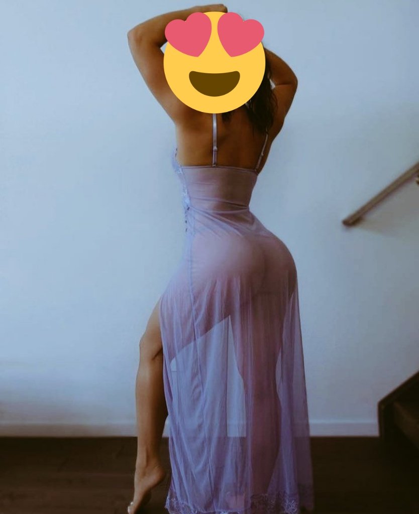 Alexand61696698's tweet photo. Buenas noches que tengan un excelente viernes 🍑🍑🍑🍑 https://t.co/CxXImXTEdE