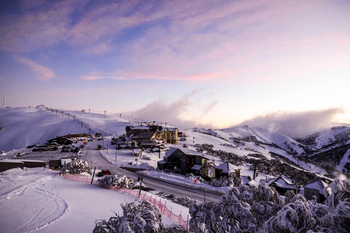 _hotham's tweet photo. Majestic morning to kick off #qbw at #Hotham. 🙌❄️ https://t.co/X5qygEJFJe