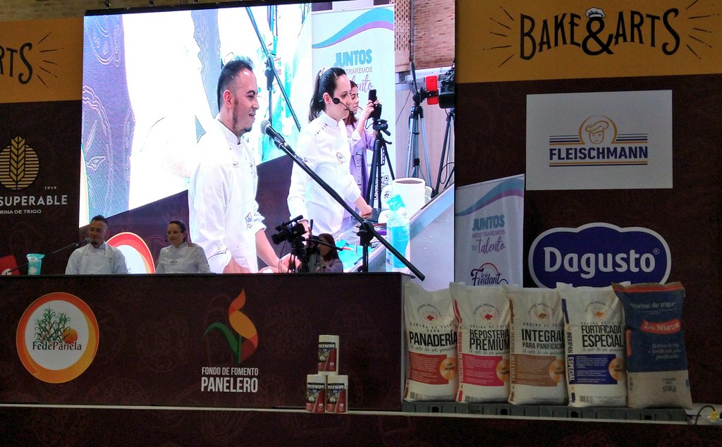 RGalindoBueno's tweet photo. Hoy estuvimos en #alimentec, que se lleva a cabo en @CorferiasBogota, presenciando la socialización de la Estrategia #ColombiaALaMesa a cargo de Carlos Vives, asesor de gastronomía. Además, vimos lo mejor de la industria alimentaria y hostelería en la Región Andina. https://t.co/x2wGtoy0bR
