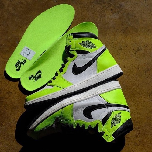 Sneaker Huddle tweet media