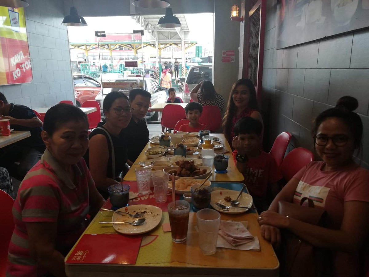 Dine-in with my family, with our favorite <a href="/chowking_ph/">Chowking 超群</a> food!
#ChowkingDineWin