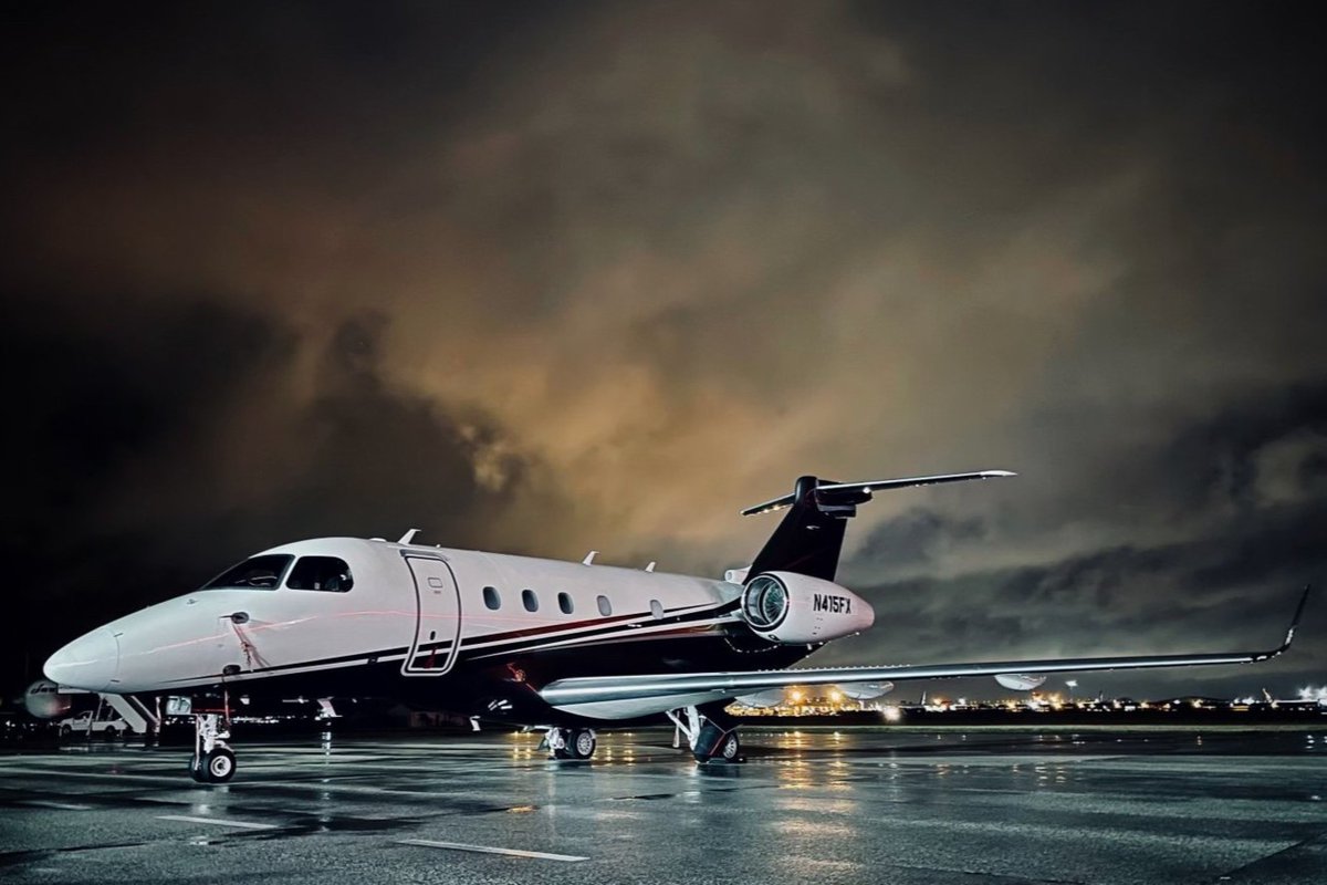 Flexjet's tweet image. A moon-lit late night arrival home. 
📸: #Flexjet #Legacy450 👨‍✈️ Kim Stolt