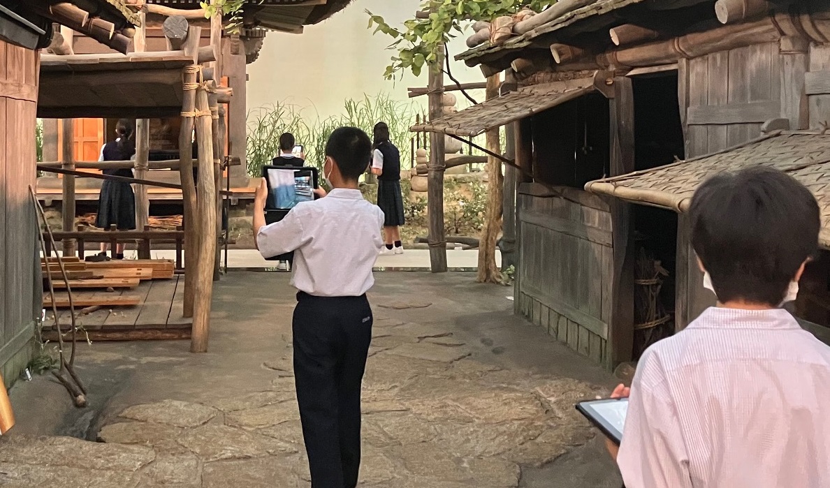 盈進中学校草戸千軒展示室見学画像