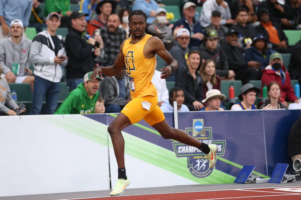 TrackTownUSA's tweet photo. Title defended ⚔️

@NCATAGGIES’s Randolph Ross wins his second consecutive #NCAATF 400m crown in 44.13!

📸: @lhanndowns https://t.co/98FLykyLvf