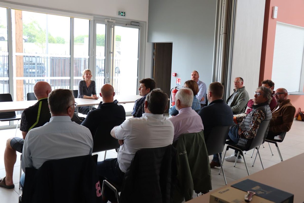 b_abba's tweet photo. Mercredi, échange avec les membres d’#ActiSud52, réseau d’entreprises du sud haut-marnais. Au cœur des réflexions, une conjoncture économique plutôt positive, les matières premières et difficultés d’approvisionnement, la hausse des coûts de l’énergie et les difficultés à recruter https://t.co/ZkachqKZkL