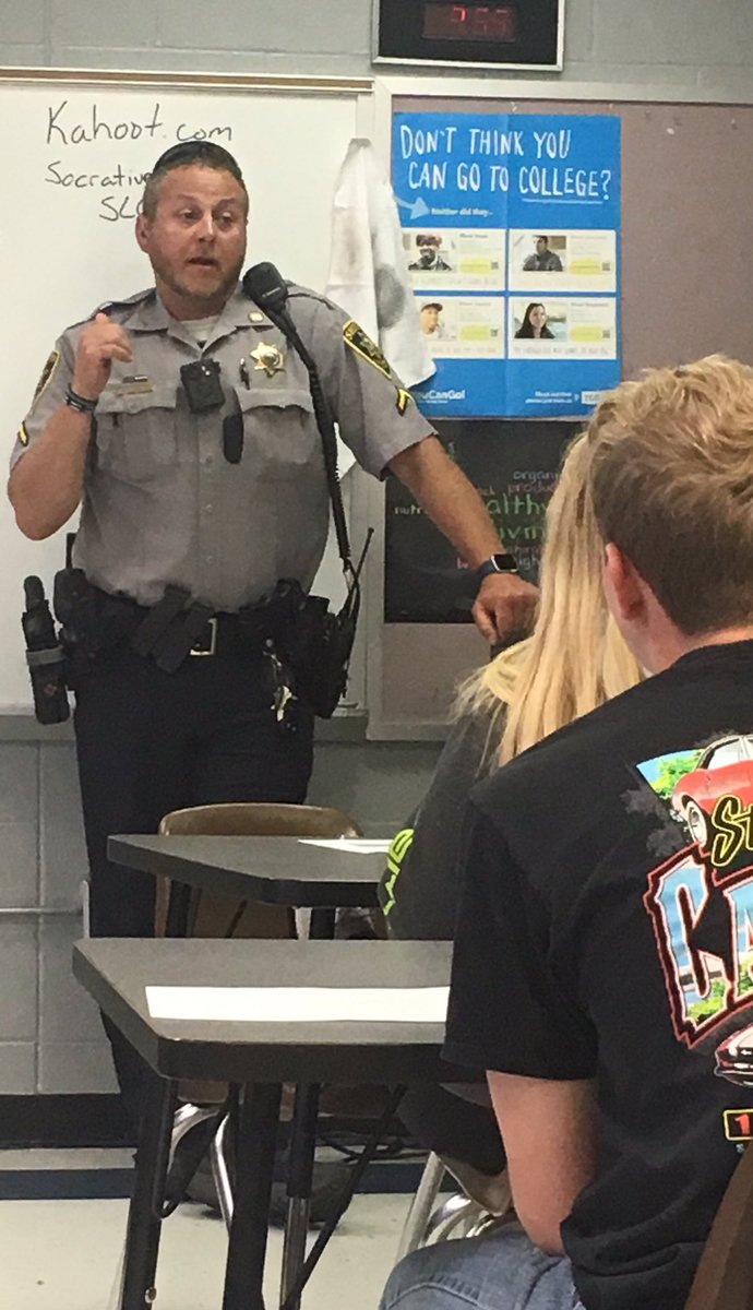 coachsloop449's tweet photo. Thanks to Deputy Leflet for coming out today to wrap up our In-class session of Driver’s Education. He covered a variety of topics. What to do if you are pulled over for a traffic violation, what to do in an emergency situation, the dangers of distracted driving etc. @USD449 https://t.co/ooZSpWrpI0