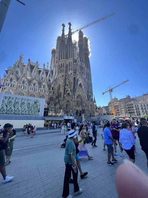 Tourist things in Barcelona💅🏻 https://t.co/7NPwsp9WJj