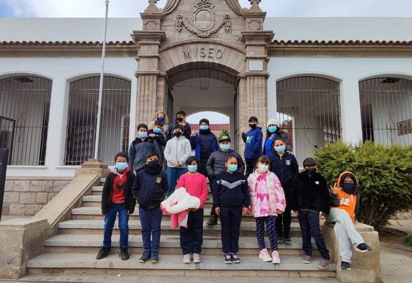 muarqse's tweet photo. Esta semana nos visitaron estudiantes del Colegio Las Rojas, quienes han conocido las primeras culturas que habitaron nuestra región. Destacamos su interés por preservar y divulgar el patrimonio arqueológico.
#LasRojas #VisitasMediadas #muarse #museoarqueologico https://t.co/E4U3g0KiRP
