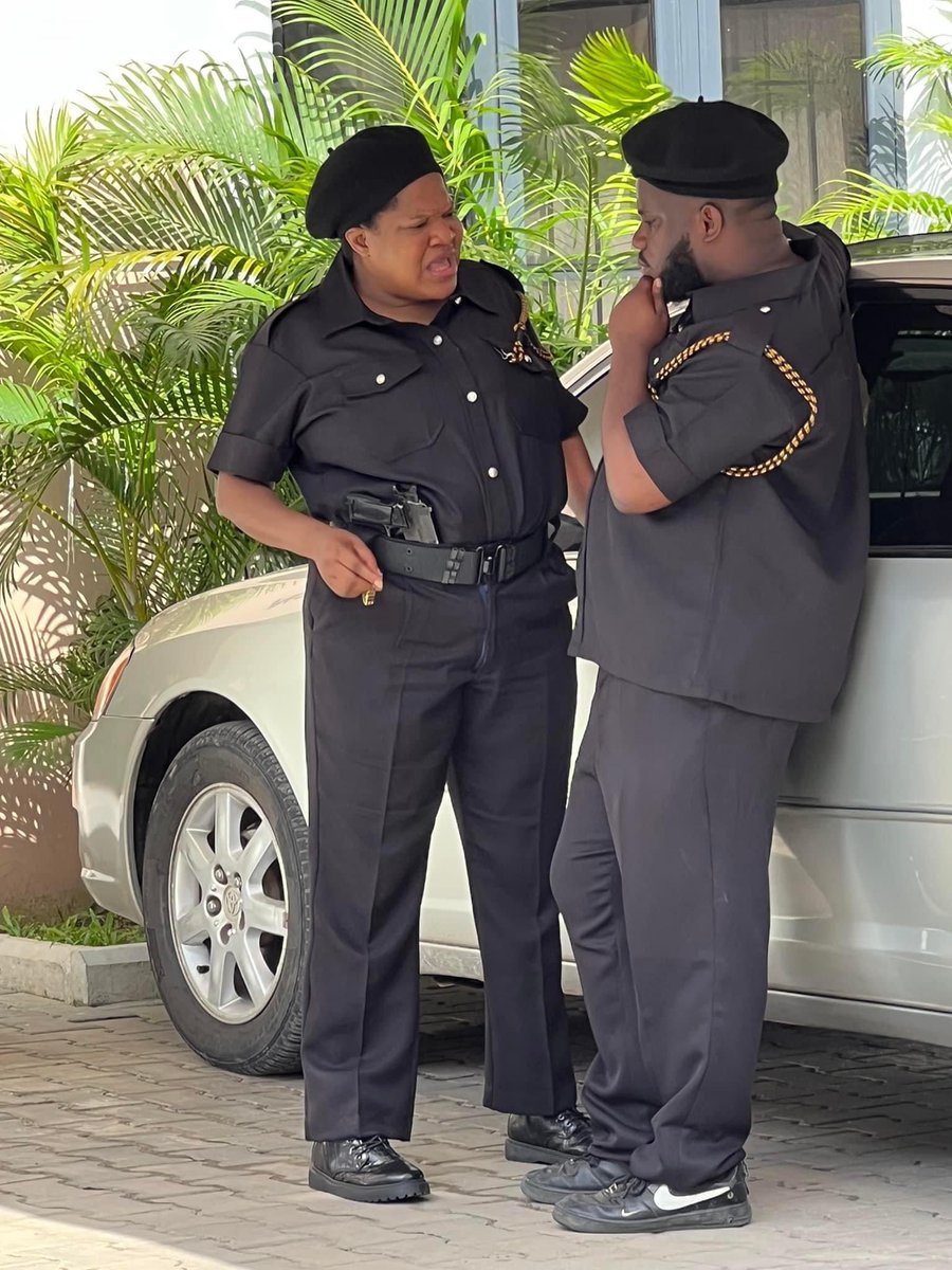 _nestacious's tweet photo. Strategizing how we’re going to bundle Mr Africa aka Linus back to Oron #BBNReunion #BBNaijaShineYaEye #bbnaijareunion2022 https://t.co/KRZoelgxVk