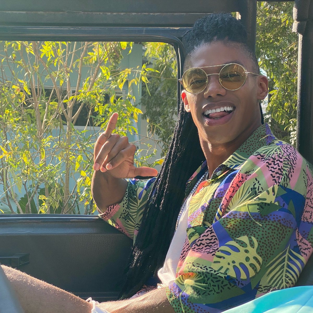 Mexico ! Les regalo este Sammy fashionista, para que nunca falten en su closet los outfits más top 🔝 ✨ solo por que hoy estrenamos #siemprefuiyo en <a href="/aztecasiete/">Azteca 7</a> a las 10:00pm. Me cuentan qué les parece; el 15 de Junio en <a href="/disneyplusla/">Disney+ Latinoamérica</a> y el 20 en <a href="/disneyplus/">Disney+</a> #chicodisney