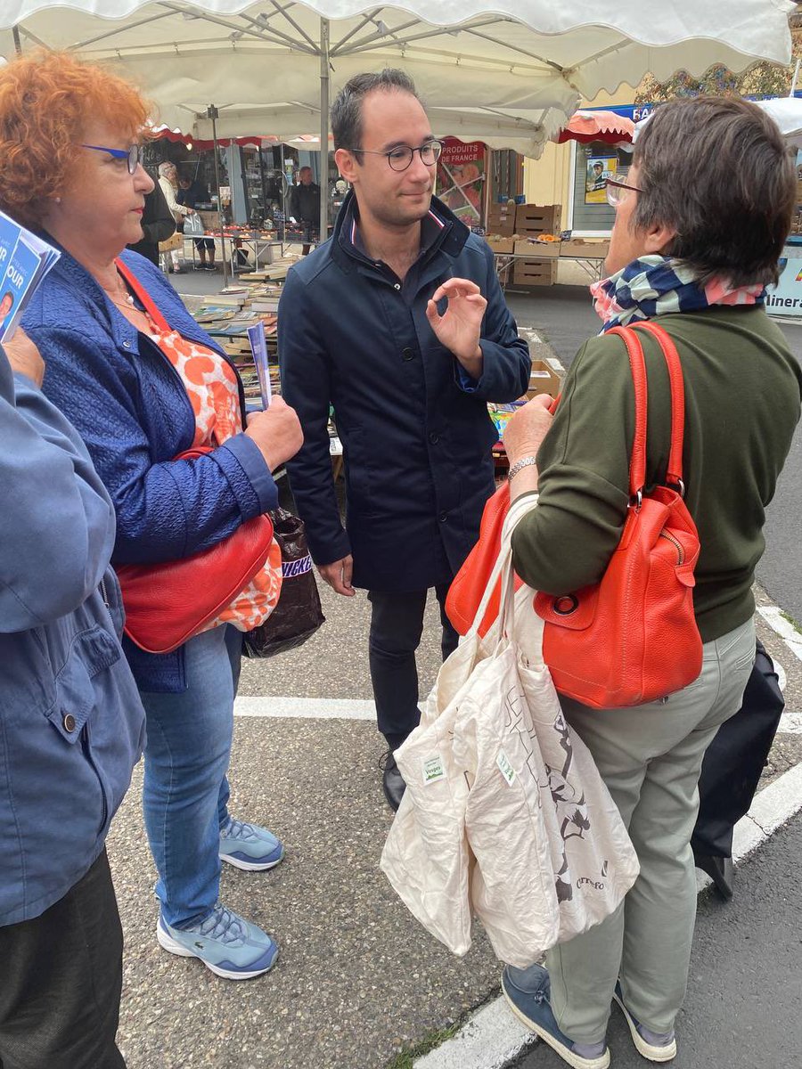 JeremyPrevost63's tweet photo. Ces deux électeurs d’Ambert sont octogénaires. Par effet de vote générationnel, ils ont toujours accordé leur suffrage à la gauche. Aujourd’hui, ils déplorent que la gauche ait abandonné la patrie pour se vautrer dans l’islamo-gauchisme.

#ReconqueteLegislatives2022 #legislatives https://t.co/CpGP2hmVzZ