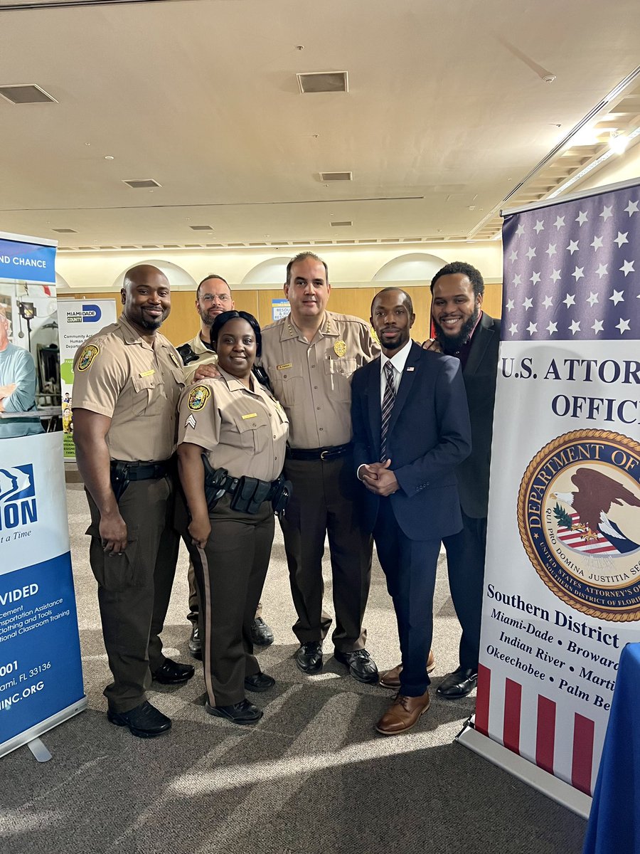 Today, we joined members of <a href="/305CAHSD/">Miami-Dade CAHSD</a> as they hosted “305 Second Chance”, a job and resource expo that connects formerly incarcerated individuals to more than 45 employers and providers for employment opportunities, support services and resources. #MDPDconnecting