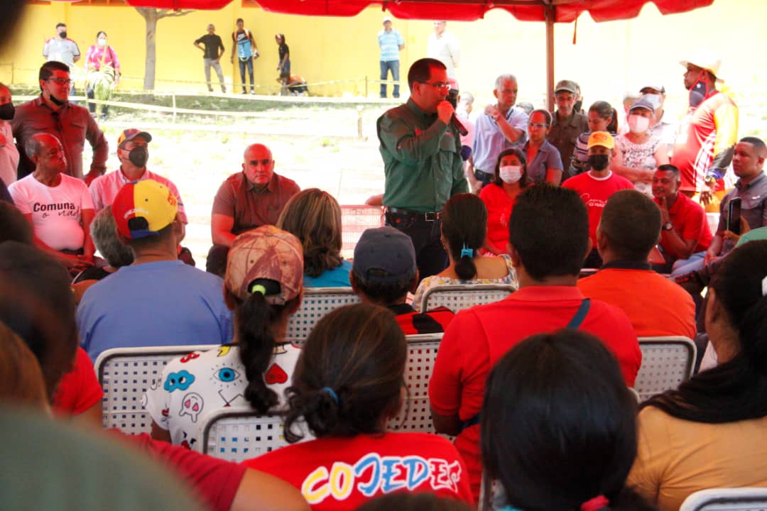 mincomunas_ve's tweet photo. #EnFotos | Desde San Carlos, en el parque Dr. Guillermo Barreto Méndez, ministro @jaarreaza sostuvo una asamblea con vocer@s de las Comunas de Cojedes, a fin de trabajar proyectos productivos, la ACA y avanzar hacia la adecuación de las vocerías de los Consejos Comunales.
#10Jun https://t.co/WOuIX2vFyy