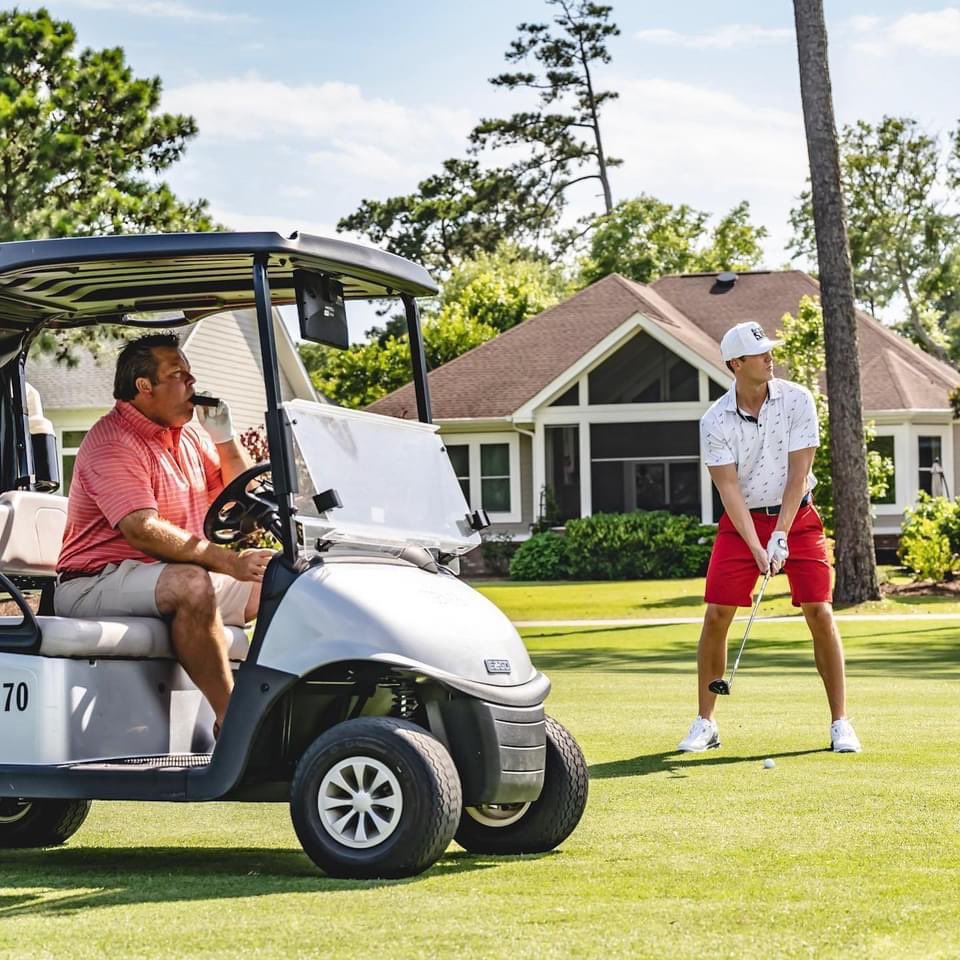 ParkerMcCollum's tweet photo. Sing song, hunt deer, hit golf ball https://t.co/JCmyaJIgm7