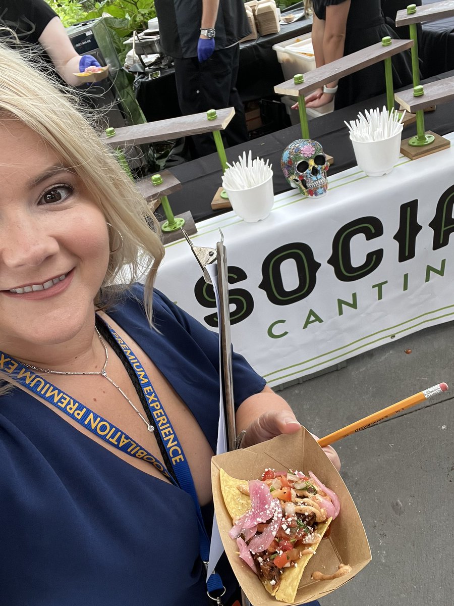 HelperToni's tweet image. Starting off @IndyZoob right with Social Cantina!