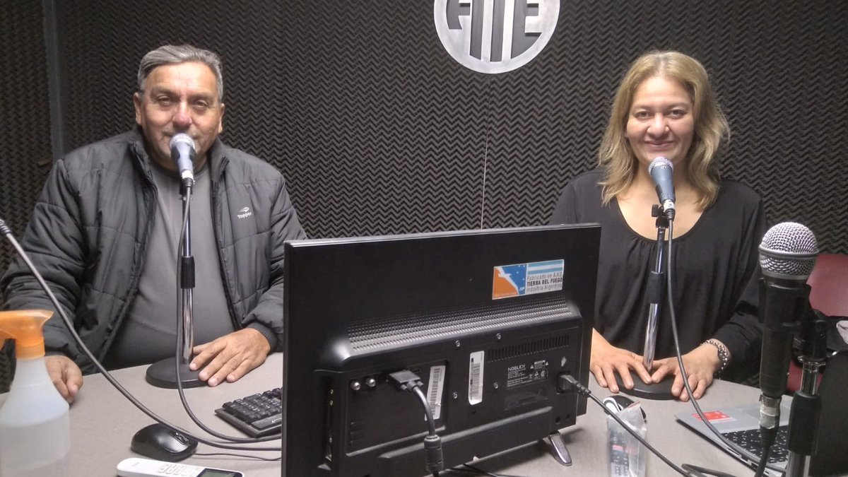 RadioProvTuc's tweet photo. ▶️ #SucedeAhora
💥 Compartí tus tardes con la info y la mejor onda, junto a Graciela D'Andrea, Luis Medina y Ariel Lapetina
⏰ Lunes a viernes - 17.00 a 19.30 hs
📌 https://t.co/vQfCilKvK5
📻 FM 89.3 🎧 #RadioATE https://t.co/GRKclFyeYZ