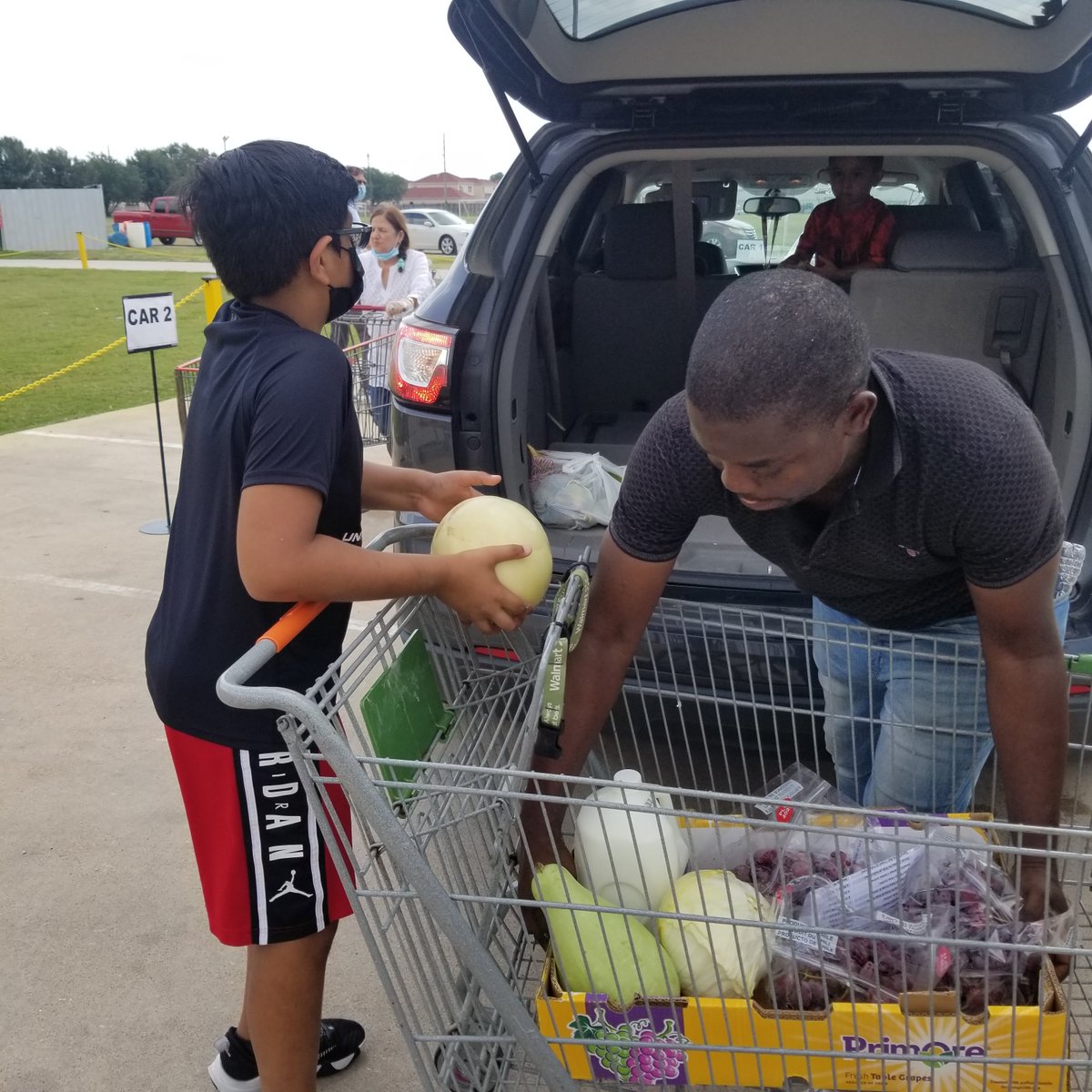 indiahouse's tweet photo. This past Wednesday was one of our bimonthly Free Food Distributions! We loaded the community's cars with fresh vegetables, fruits, and more.

Special thanks to our volunteers and sponsors for helping the community! The next distribution is June 22 https://t.co/dy1qhyvCe3