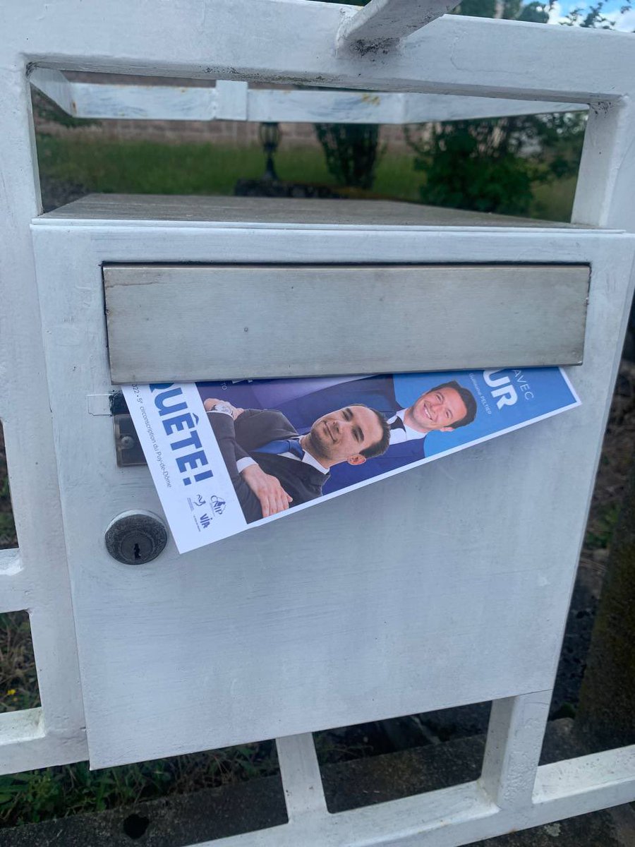 JeremyPrevost63's tweet photo. Après une pause déjeunatoire au restaurant « Les Copains », proche de l’Hôtel de Ville, nous avons quadrillé la ville entière pour continuer la distribution de notre prospectus de campagne… comme ailleurs, à Joze, Cunlhat, Escoutoux…

#ReconqueteLegislatives2022 #legislatives https://t.co/3ex1hWmI5L
