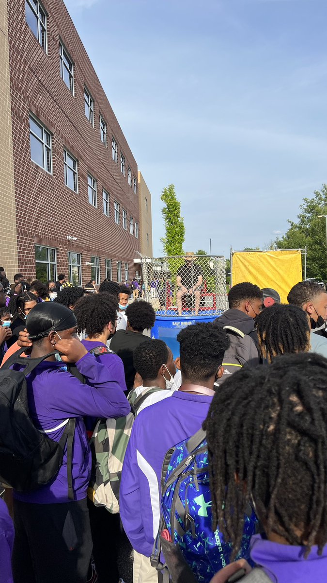 CMITAcademy's tweet photo. #DunkTank is real fun!
#EndofYearProgram @CMITAcademy @CLF_CLF @PGCPSTAG @CSP_Charter https://t.co/XuaxH2VLCt