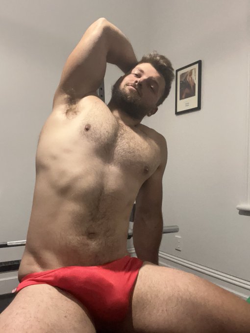 Retweet if you&rsquo;d go to the beach with me 😈 https://t.co/2jHoVtKXfn