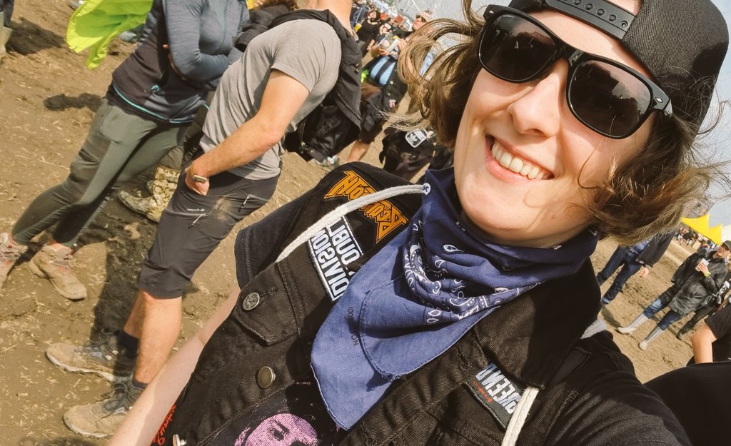 EnyRemy's tweet photo. Nova Rock 2022, Day II: 🔥🤘🏴‍☠️🏳️‍🌈 https://t.co/DZldduviYs