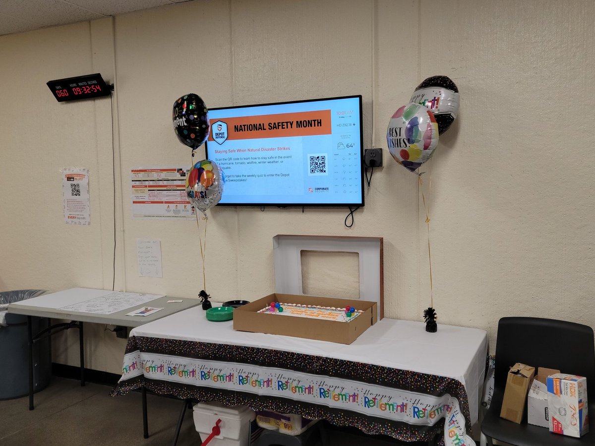 It's the end of an era at 2107: Dave Smith is retiring today. Thank your for all you've done for us, and enjoy the next chapter in your life! <a href="/JRandels/">Jasen Randels</a> @soul99plus1 @MarkStanley_THD <a href="/jordanolsen0288/">Jordan Olsen</a>