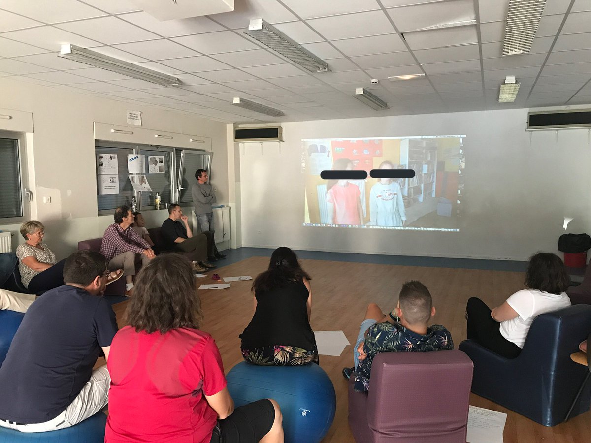 #APAE J5 chez <a href="/CEyrieux/">Collège De l'Eyrieux</a>: retex conçus et animés en équipe interdegrés à partir de supports variés: séance en direct avec les collégiens, analyse vidéo de l’activité d’élèves 1D et des postures pro. De nouvelles compétences émergent liées à l’animation d’un collectif apprenant👏
