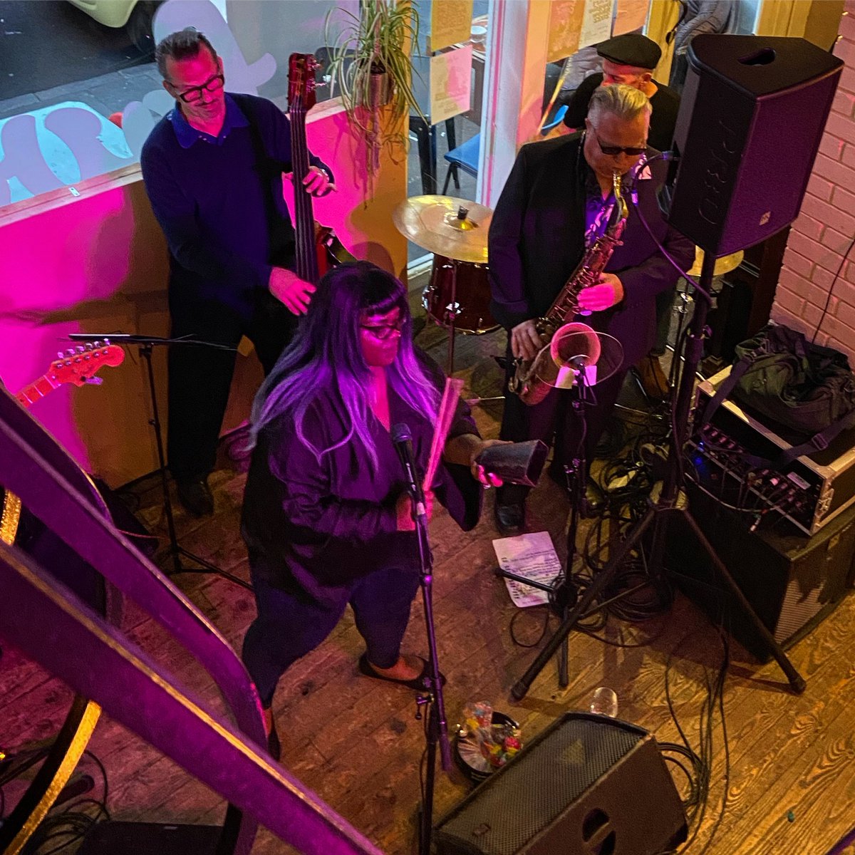 HomewoodCheeses's tweet photo. @sistercookie proving you can never have too much cow bell.
Fabulous night and a real treat to watching the almighty talent of Sister Cookie .
Thank you Anna and team @loveswsm it was also great food we throughly enjoyed ourselves 
#sistercookie #cowbell https://t.co/WoDqg0hhHT