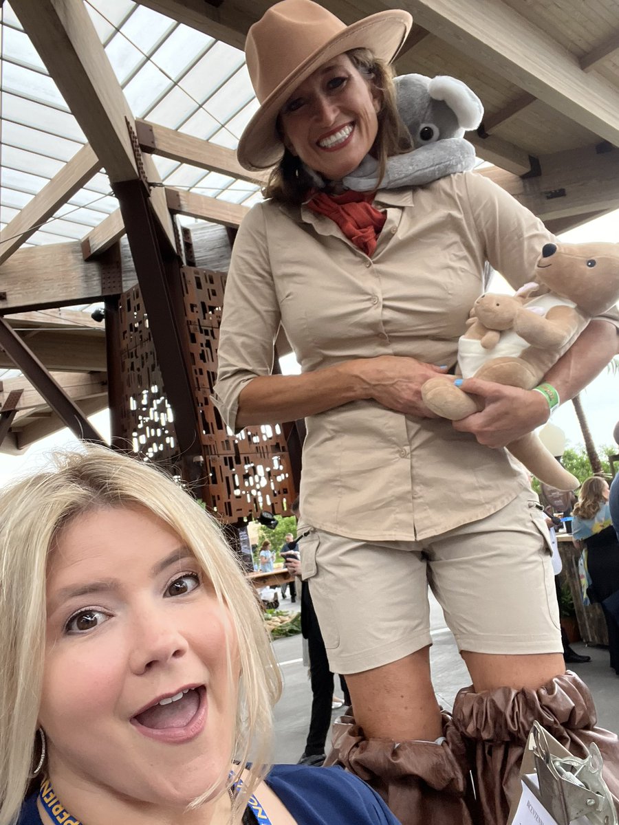 HelperToni's tweet image. I always feel short but suddenly I feel even shorter @IndyZoob!