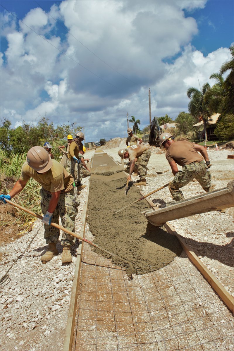 USNavy's tweet photo. #ValiantShield22 #NMCB3 #SeebeesCanDo
Seabees assigned to NMCB 3 complete a road construction project on the island of Tinian in support of #ValiantShield22, June 7, 2022.
📸: Lt. Tyler Baldino https://t.co/3PEaoHUDdr