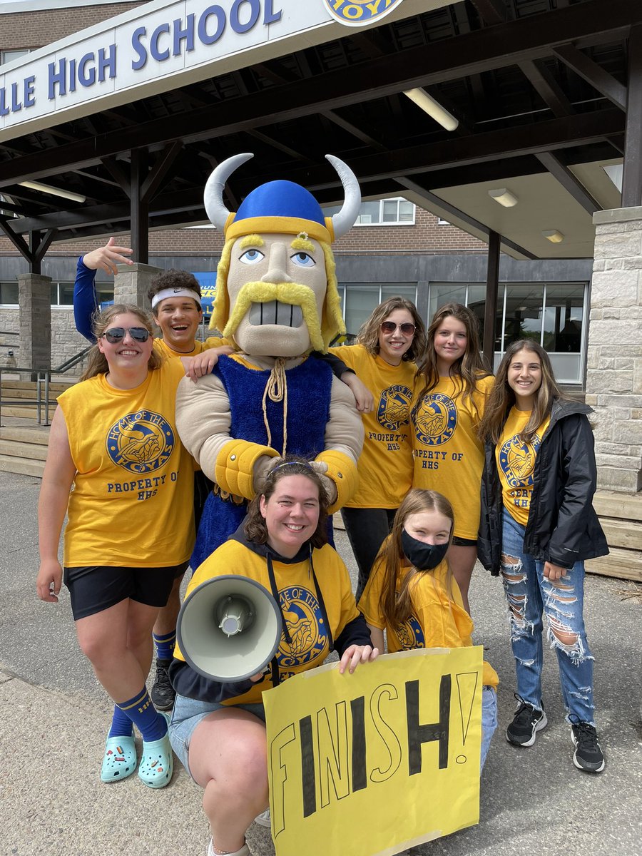 RVeeTee's tweet photo. The Hoyas Amazing Race was beyond AMAZING today for our @HuntsvilleHS students. So proud of our #HoyaLeadershipCouncil and our passionate participants! Shout out to Little Place By The Lights, @algonquinoutfit, and @Algonquintheatr for their support! @tldsb #FunWins https://t.co/zdfppI2LkY
