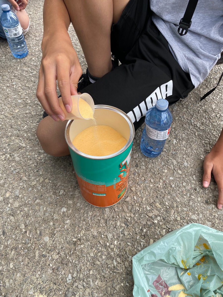 MrsAngiolella's tweet photo. Substances and mixtures continued! Some freshly mixed juice to end our week. Happy Fri-YAY! @SMCDSB_MAI https://t.co/ns3mOmWIFb
