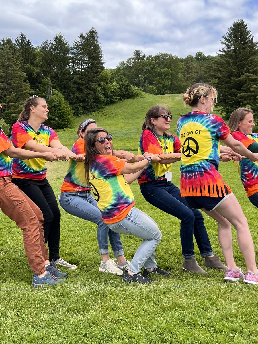 MrsFoxesDen's tweet photo. Tug of Peace win goes to the teachers! Sorry 5th graders 😜 #stowe #ses #celebrationday https://t.co/piWSLhXik3