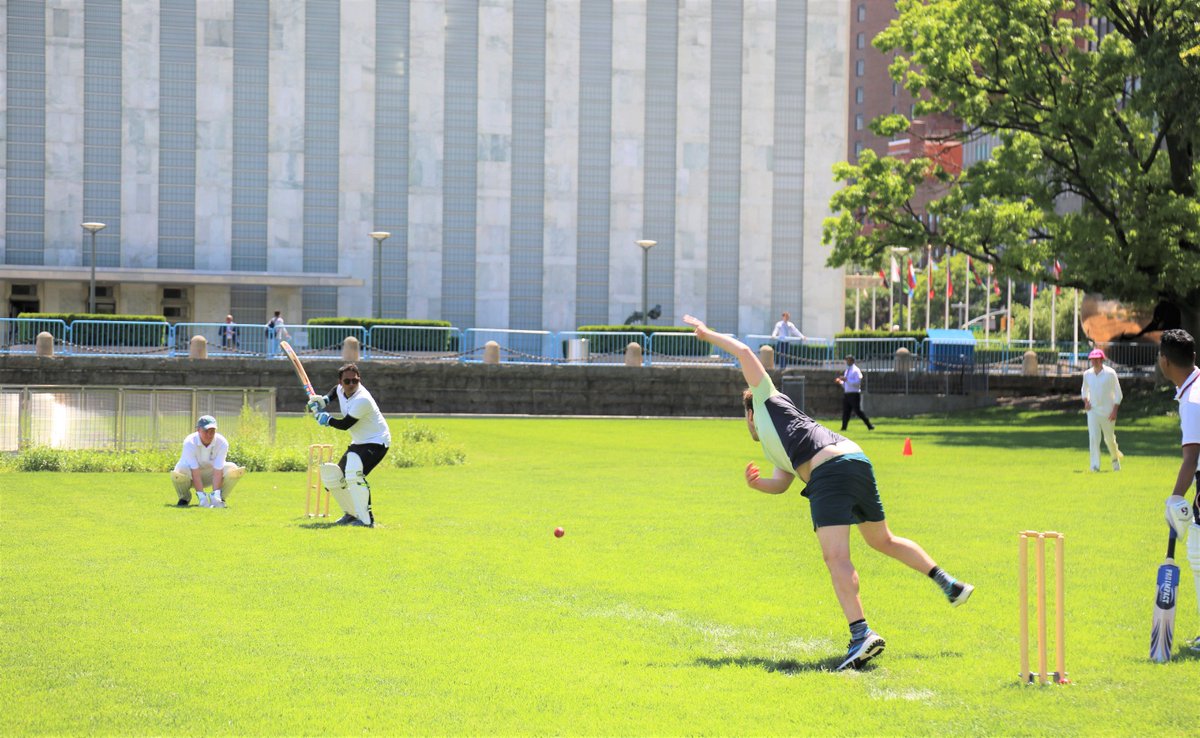 BangladeshUN1's tweet photo. @UKUN_NewYork @UN_PGA @IndiaUNNewYork @SLUNNewYork @Mungo @jmsroscoe #Cricket bonds us like nothing else!
Thank you @UKUN_NewYork for organizing the #PlatinumJubilee celebration match between UK-11 and #Commonwealth-11 at the🇺🇳North Lawn.
Congrats to the #RestOftheWorld (🇧🇩🇬🇾🇮🇳🇱🇰 & #OPGA) for the grand victory! https://t.co/RceiEIOS0b