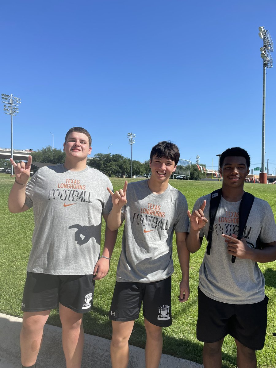 Great day at Texas big man camp with @Bo_Mitchell70 @Justinlee07atx thanks <a href="/Coach_Hurd/">Elgie Hurd Jr.</a> for great time during pass rush learned a lot of good things to bring me success <a href="/RoundRockFB/">Round Rock Football</a>
